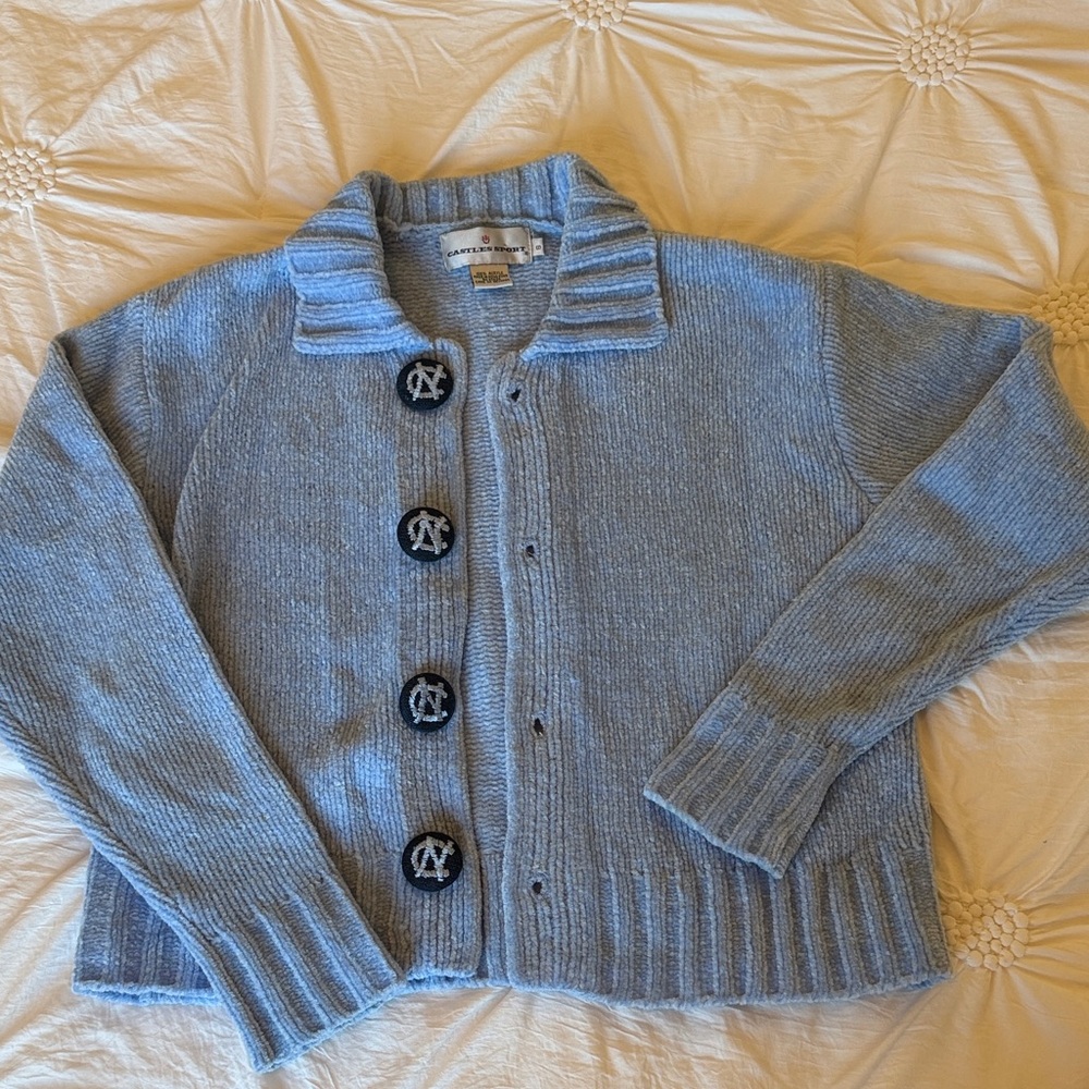 ✅UNIQUE & Stylish UNC Carolina Blue Button-Up Cardigan w/stitch buttons. SMALL